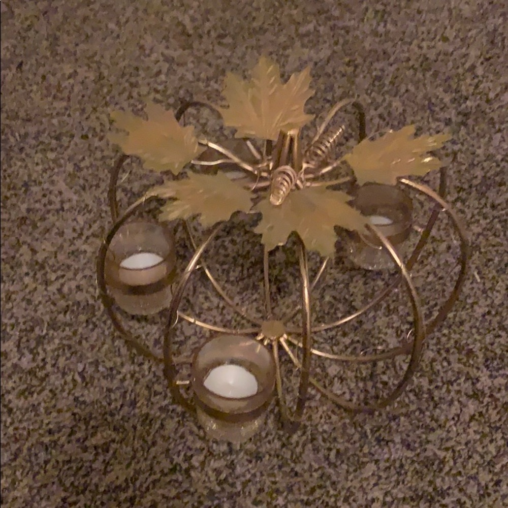 Fall pumping candle holder